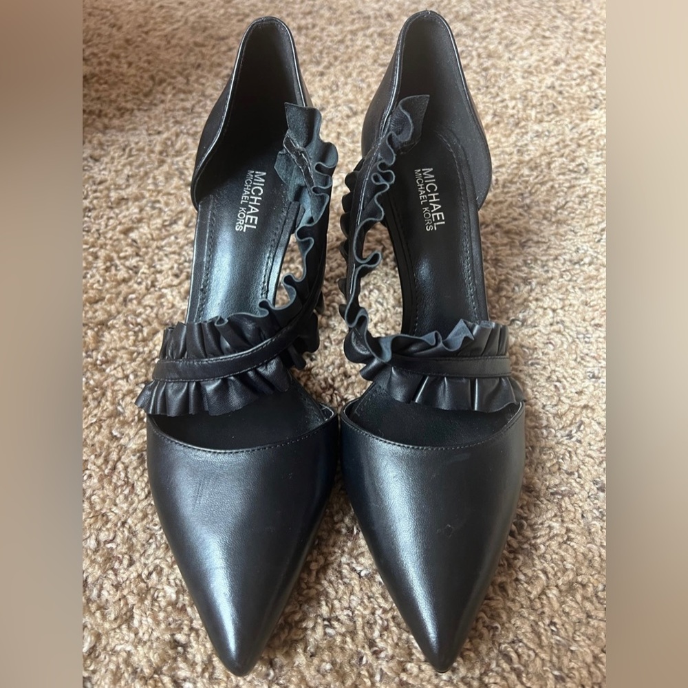 Michael Kors Bella Ruffle Pumps Size 6.5